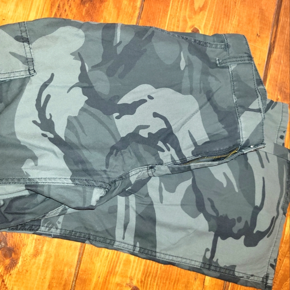 NWT Wrangler Cargo pants camo